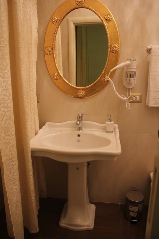 Guest House Maria Francesca Naples Extérieur photo